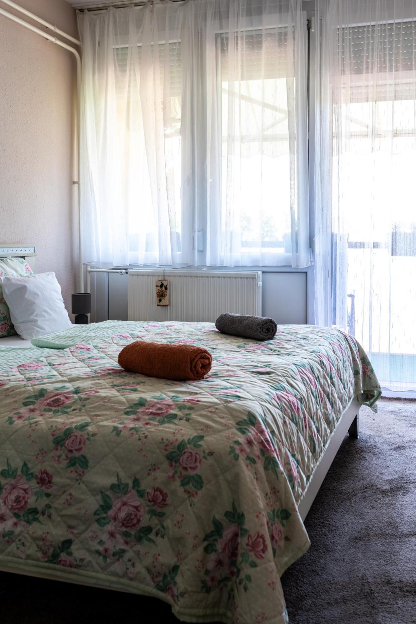 Flower Apartment Heviz Luaran gambar